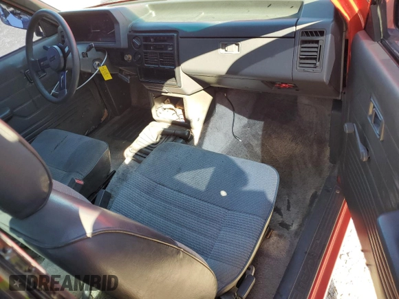 1991 Mazda B-Series Truck z VIN JM2UF3136M0148956, wystawiony jako Copart lot #47346325 z przebiegiem 71 241 mil mil oraz Szkoda całkowita • Salvage title. Historia ofert i sprzedaży dostępna na DreamBid. Obrazek 8.