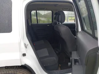 2016 Jeep Patriot Sport with VIN 1C4NJPBA0GD679272, listed as a IAAI auction lot 42368005 with 130,502 mi miles and . Bid and sale history available at DreamBid. Image 8.