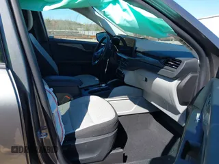 2024 Ford Escape Active with VIN 1FMCU9GN9RUB05922, listed as a IAAI auction lot 41838933 with 1,637 mi miles. Bid and sale history available at carsss.com. Image 5.