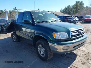 2000 Toyota Tundra Limited with VIN 5TBBT4815YS065867, listed as a IAAI auction lot 41995501 with 208,889 mi miles. Bid and sale history available at carsss.com. Image 1.