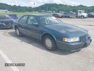 1993 Cadillac Seville STS z VIN 1G6KY5298PU821640, wystawiony jako IAAI lot #42269233 z przebiegiem 126 662 mil mil oraz . Historia ofert i sprzedaży dostępna na DreamBid. Obrazek 1.