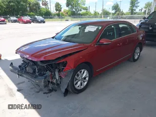2017 Volkswagen Passat S z VIN 1VWAT7A38HC056207, wystawiony jako IAAI lot #42586003 z przebiegiem 114 329 mil mil oraz . Historia ofert i sprzedaży dostępna na DreamBid. Obrazek 2.
