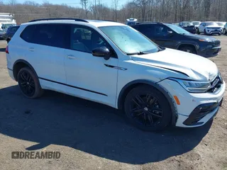 2022 Volkswagen Tiguan SE R-Line Black с VIN 3VV8B7AX4NM027208, выставлен на аукционе IAAI как лот 41729385 с пробегом 51 274 миль миль и . История ставок и продаж доступна на DreamBid. Изображение 1.