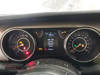 2020 Jeep Wrangler Willys z VIN 1C4GJXAG4LW237057, wystawiony jako IAAI lot #42044223 z przebiegiem 54 802 mil mil oraz . Historia ofert i sprzedaży dostępna na DreamBid. Obrazek 7.