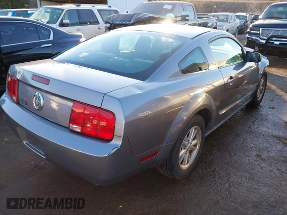 2007 Ford Mustang Deluxe z VIN 1ZVFT80N975302845, wystawiony jako IAAI lot #41615150 z przebiegiem Nie podano mil oraz . Historia ofert i sprzedaży dostępna na DreamBid. Obrazek 14.