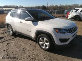 2018 Jeep Compass Latitude with VIN 3C4NJCBB4JT263261, listed as a IAAI auction lot 41862332 with NaN miles. Bid and sale history available at carsss.com. Image 1.