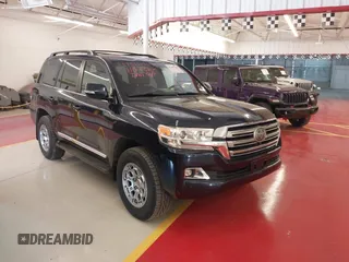 2016 Toyota Land Cruiser z VIN JTMCY7AJ0G4041401, wystawiony jako IAAI lot #42440366 z przebiegiem 135 581 mil mil oraz . Historia ofert i sprzedaży dostępna na DreamBid. Obrazek 1.