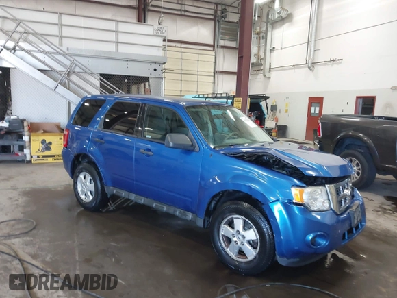 2012 Ford Escape XLS z VIN 1FMCU0C7XCKB44251, wystawiony jako IAAI lot #42151121 z przebiegiem 180 851 mil mil oraz . Historia ofert i sprzedaży dostępna na DreamBid. Obrazek 1.