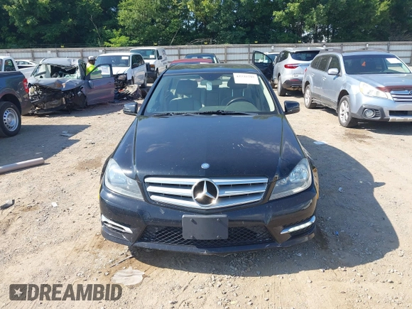 2012 Mercedes-Benz C 300 Sport z VIN WDDGF8BB8CR200253, wystawiony jako IAAI lot #42735797 z przebiegiem 140 277 mil mil oraz . Historia ofert i sprzedaży dostępna na DreamBid. Obrazek 12.