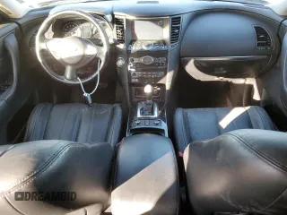 2015 Infiniti QX70 z VIN JN8CS1MW6FM483141, wystawiony jako Copart lot #44126235 z przebiegiem 174 034 mil mil oraz Czysty tytuł • Clean title. Historia ofert i sprzedaży dostępna na DreamBid. Obrazek 8.