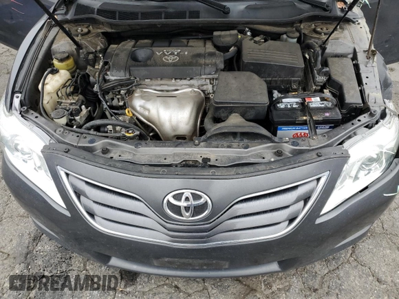 2010 Toyota Camry z VIN 4T1BF3EK4AU075728, wystawiony jako Copart lot #53167255 z przebiegiem 177 346 mil mil oraz Szkoda całkowita • Salvage title. Historia ofert i sprzedaży dostępna na DreamBid. Obrazek 11.