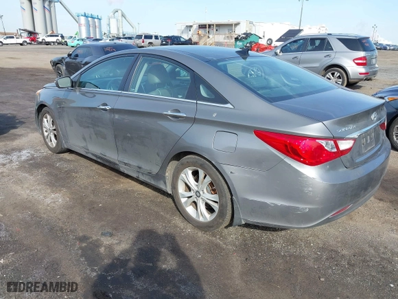 2013 Hyundai Sonata SE with VIN 5NPEC4AC9DH622926, listed as a IAAI auction lot 41950404 with 81,997 mi miles. Bid and sale history available at carsss.com. Image 3.