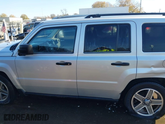 2008 Jeep Patriot Sport with VIN 1J8FT28W38D798125, listed as a IAAI auction lot 41004403 with 98,841 mi miles. Bid and sale history available at carsss.com. Image 14.
