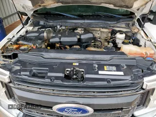 2017 Ford F-250 Lariat z VIN 1FT7W2B6XHEE08322, wystawiony jako Copart lot #62522455 z przebiegiem 175 010 mil mil oraz Czysty tytuł • Clean title. Historia ofert i sprzedaży dostępna na DreamBid. Obrazek 11.