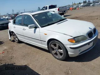 2004 BMW 3 Series 325xi with VIN WBAEU33444PR10450, listed as a IAAI auction lot 41988315 with 271,794 mi miles and . Bid and sale history available at carsss.com. Image 1.