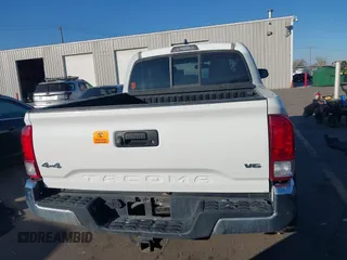 2017 Toyota Tacoma SR5 с VIN 3TMCZ5AN8HM062622, выставлен на аукционе IAAI как лот 41414330 с пробегом 39 399 миль миль и . История ставок и продаж доступна на DreamBid. Изображение 17.