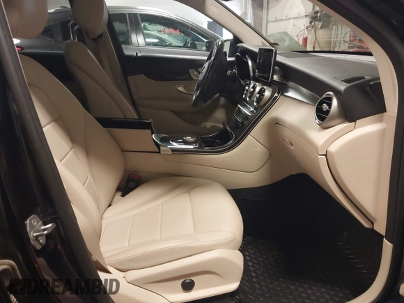2019 Mercedes-Benz GLC 300 z VIN WDC0G4KB5KV123522, wystawiony jako IAAI lot #40485029 z przebiegiem 48 685 mil mil oraz . Historia ofert i sprzedaży dostępna na DreamBid. Obrazek 5.