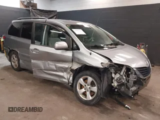 2014 Toyota Sienna LE AAS with VIN 5TDKK3DC9ES420028, listed as a IAAI auction lot 41887417 with 162,638 mi miles. Bid and sale history available at carsss.com. Image 1.