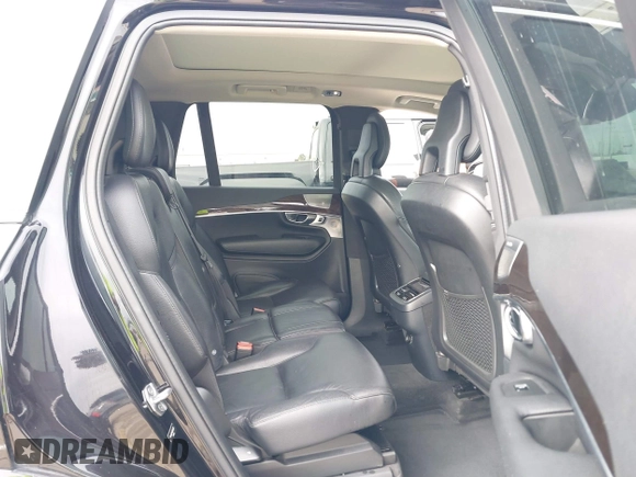 2016 Volvo XC90 T6 Momentum with VIN YV4A22PK6G1051537, listed as a IAAI auction lot 41532906 with 183,697 mi miles. Bid and sale history available at carsss.com. Image 8.