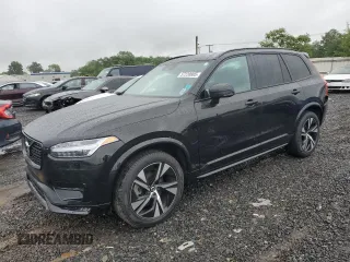 2021 Volvo XC90 R-Design z VIN YV4102CM8M1673842, wystawiony jako Copart lot #57220805 z przebiegiem 61 776 mil mil oraz Szkoda całkowita • Salvage title. Historia ofert i sprzedaży dostępna na DreamBid. Obrazek 1.