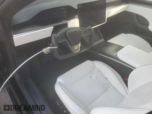 2022 Tesla Model S Plaid z VIN 5YJSA1E64NF461218, wystawiony jako Copart lot #84467644 z przebiegiem Nie podano mil oraz Szkoda całkowita • Salvage title. Historia ofert i sprzedaży dostępna na DreamBid. Obrazek 8.