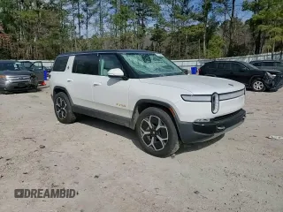 2024 Rivian R1S Adventure z VIN 7PDSGABA1RN030813, wystawiony jako Copart lot #47614385 z przebiegiem 16 946 mil mil oraz Szkody całkowita. Historia ofert i sprzedaży dostępna na DreamBid. Obrazek 12.