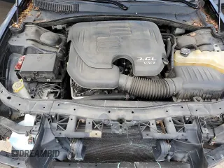 2016 Chrysler 300 C z VIN 2C3CCAEG7GH343186, wystawiony jako Copart lot #60067725 z przebiegiem 107 770 mil mil oraz Szkoda całkowita • Salvage title. Historia ofert i sprzedaży dostępna na DreamBid. Obrazek 11.