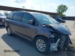 2014 Toyota Sienna XLE z VIN 5TDYK3DCXES515112, wystawiony jako IAAI lot #42401946 z przebiegiem 209 298 mil mil oraz . Historia ofert i sprzedaży dostępna na DreamBid. Obrazek 1.