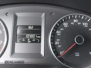 2014 Volkswagen Jetta SE z VIN 3VWD17AJ7EM388375, wystawiony jako IAAI lot #42144779 z przebiegiem 104 801 mil mil oraz . Historia ofert i sprzedaży dostępna na DreamBid. Obrazek 7.