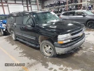 2002 Chevrolet Suburban Z71 with VIN 3GNFK16Z42G305930, listed as a IAAI auction lot 41002347 with 288,355 mi miles. Bid and sale history available at carsss.com. Image 1.