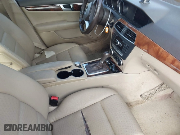 2012 Mercedes-Benz C 300 Sport с VIN WDDGF8BB0CR198952, выставлен на аукционе IAAI как лот 42217652 с пробегом 138 919 миль миль и . История ставок и продаж доступна на DreamBid. Изображение 5.