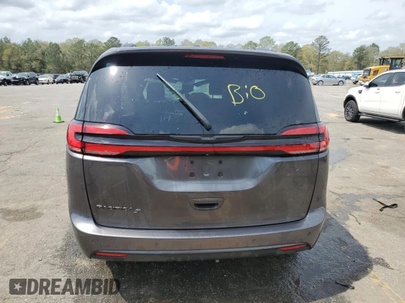 2022 Chrysler Pacifica Touring L with VIN 2C4RC1BG8NR152314, listed as a Copart auction lot 50923955 with 32,893 mi miles and Salvage Title. Bid and sale history available at DreamBid. Image 6.