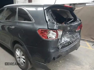 2018 Kia Sorento LX with VIN 5XYPG4A58JG363749, listed as a IAAI auction lot 42109662 with 109,667 mi miles and . Bid and sale history available at DreamBid. Image 6.