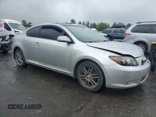 2008 Scion tC Spec z VIN JTKDE167280259526, wystawiony jako Copart lot #57526575 z przebiegiem 164 428 mil mil oraz Szkoda całkowita • Salvage title. Historia ofert i sprzedaży dostępna na DreamBid. Obrazek 4.