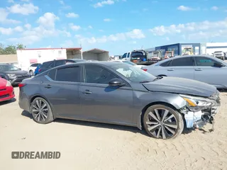 2019 Nissan Altima SR z VIN 1N4BL4CV6KC138793, wystawiony jako IAAI lot #42173385 z przebiegiem 98 353 mil mil oraz . Historia ofert i sprzedaży dostępna na DreamBid. Obrazek 13.
