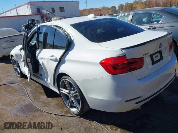 2018 BMW 3 Series 330i xDrive with VIN WBA8D9G54JNU72412, listed as a IAAI auction lot 40660769 with 58,668 mi miles. Bid and sale history available at carsss.com. Image 3.