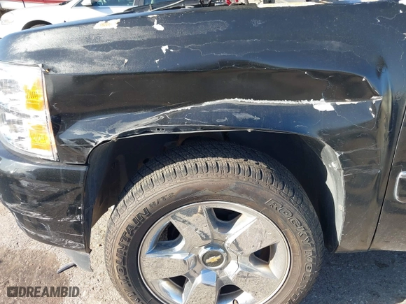 2011 Chevrolet Silverado 1500 LT with VIN 1GCRCSE00BZ327726, listed as a IAAI auction lot 41713327 with 228,435 mi miles. Bid and sale history available at carsss.com. Image 6.