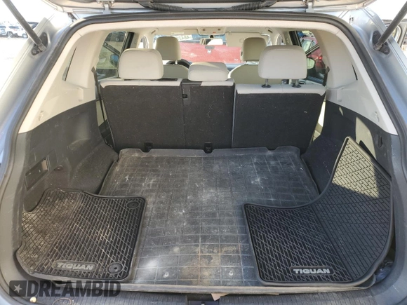 2020 Volkswagen Tiguan SE with VIN 3VV2B7AX7LM098132, listed as a Copart auction lot 48428785 with 80,514 mi miles and Salvage Title. Bid and sale history available at DreamBid. Image 6.