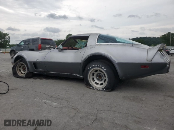 1978 Chevrolet Corvette z VIN 1Z87L8S414756, wystawiony jako Copart lot #57885225 z przebiegiem 32 203 mil mil oraz Czysty tytuł • Clean title. Historia ofert i sprzedaży dostępna na DreamBid. Obrazek 2.