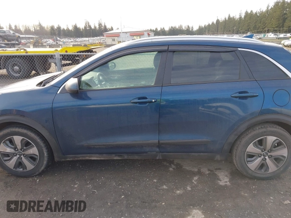2017 Kia Niro LX with VIN KNDCB3LC0H5104761, listed as a IAAI auction lot 41516734 with 110,486 mi miles. Bid and sale history available at carsss.com. Image 15.