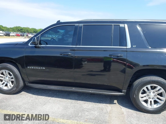 2018 Chevrolet Suburban LT z VIN 1GNSCHKC7JR111560, wystawiony jako IAAI lot #41823175 z przebiegiem 136 751 mil mil oraz . Historia ofert i sprzedaży dostępna na DreamBid. Obrazek 14.
