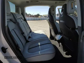 2024 Rivian R1T Adventure z VIN 7FCTGCAA9RN030318, wystawiony jako Copart lot #77036474 z przebiegiem 3 522 mil mil oraz Szkoda całkowita • Salvage title. Historia ofert i sprzedaży dostępna na DreamBid. Obrazek 10.