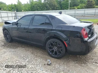 2019 Chrysler 300 S z VIN 2C3CCABG0KH565971, wystawiony jako Copart lot #56640265 z przebiegiem Nie podano mil oraz Czysty tytuł • Clean title. Historia ofert i sprzedaży dostępna na DreamBid. Obrazek 2.