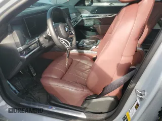2023 BMW 7 Series 760i xDrive z VIN WBA33EJ00PCM58207, wystawiony jako Copart lot #41809425 z przebiegiem 10 658 mil mil oraz Szkoda całkowita • Salvage title. Historia ofert i sprzedaży dostępna na DreamBid. Obrazek 7.