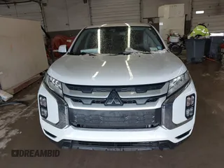 2023 Mitsubishi Outlander ES z VIN JA4ARUAU3PU016211, wystawiony jako IAAI lot #41554954 z przebiegiem 10 778 mil mil oraz . Historia ofert i sprzedaży dostępna na DreamBid. Obrazek 13.