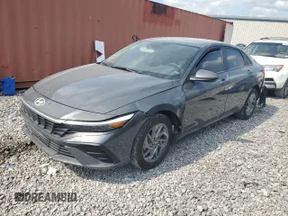 2024 Hyundai Elantra SEL z VIN KMHLM4DG6RU800173, wystawiony jako Copart lot #56888205 z przebiegiem 7 807 mil mil oraz Szkoda całkowita • Salvage title. Historia ofert i sprzedaży dostępna na DreamBid. Obrazek 1.
