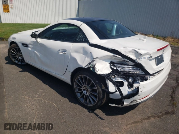 2020 Mercedes-Benz SLC 300 z VIN W1KPK3JAXLF169788, wystawiony jako Copart lot #63054754 z przebiegiem 20 666 mil mil oraz Szkody całkowita. Historia ofert i sprzedaży dostępna na DreamBid. Obrazek 2.