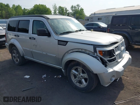 2010 Dodge Nitro SXT z VIN 1D4PU5GK8AW146087, wystawiony jako IAAI lot #42423104 z przebiegiem 220 381 mil mil oraz . Historia ofert i sprzedaży dostępna na DreamBid. Obrazek 1.