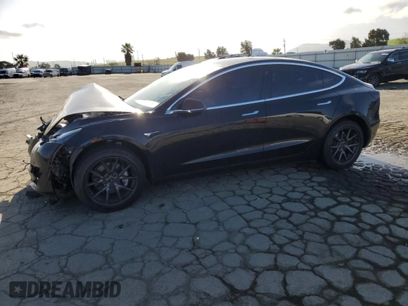 2019 Tesla Model 3 Mid Range z VIN 5YJ3E1EA8KF424584, wystawiony jako Copart lot #51331635 z przebiegiem 87 355 mil mil oraz Szkody całkowita. Historia ofert i sprzedaży dostępna na DreamBid. Obrazek 1.
