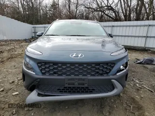 2022 Hyundai Kona SEL with VIN KM8K3CAB7NU900293, listed as a Copart auction lot 47678705 with 10,105 mi miles and Salvage Title. Bid and sale history available at carsss.com. Image 5.